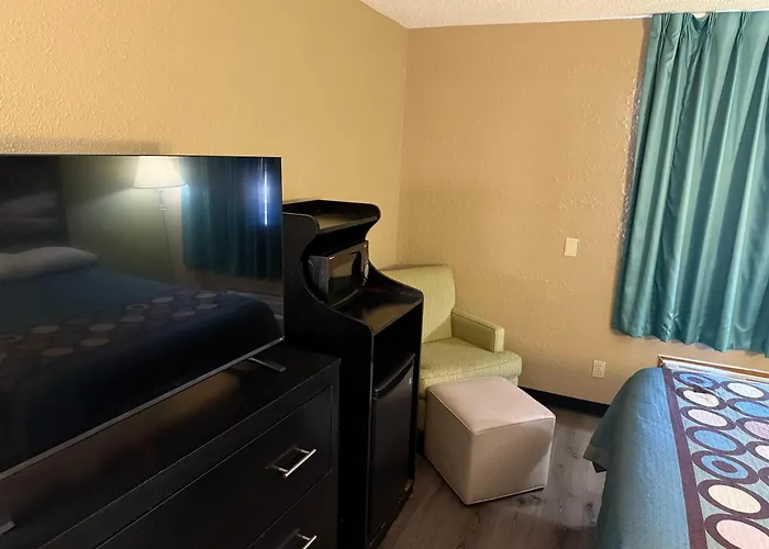 Super 8 By Wyndham I-39 Hotel