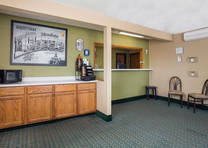 Hotel Super 8 By Wyndham I-39 Mendota