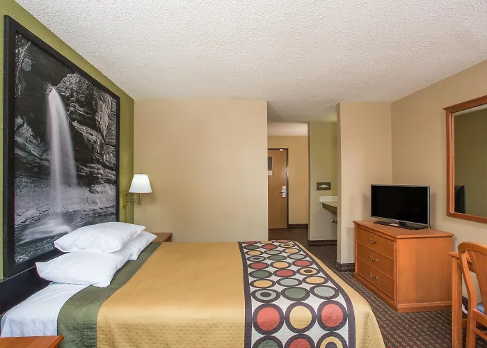 Super 8 By Wyndham I-39 Hotel
