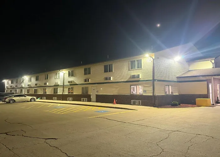 Hotel Super 8 By Wyndham I-39 2*