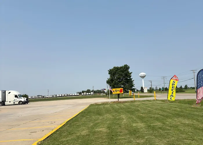 Super 8 By Wyndham I-39 Hotel 2*