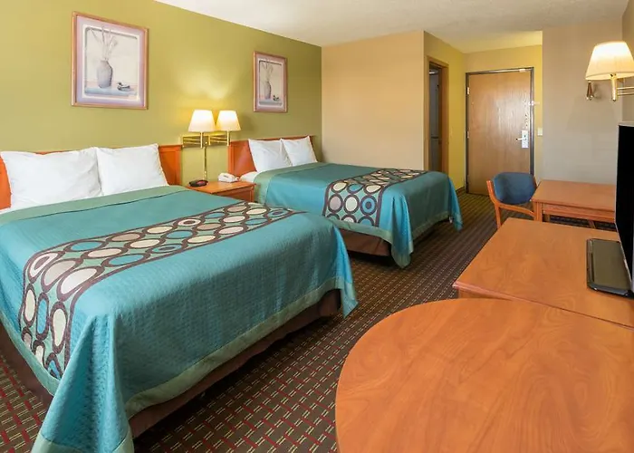 Super 8 By Wyndham I-39 Hotel 2*